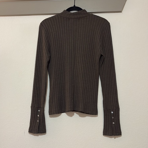 Michael Stars Opal Button Cuff Mock Neck Top in Dolma SZ M NWOT Small Flaw - Picture 2 of 9